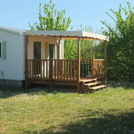 Κάμπινγκ Camping Du Plan D'eau **** Saint-Yrieix-sur-Charente